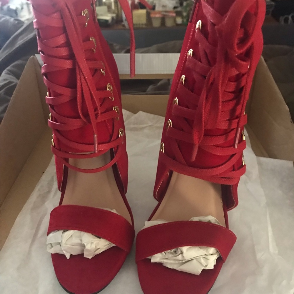 Red heels - Picture 2 of 8